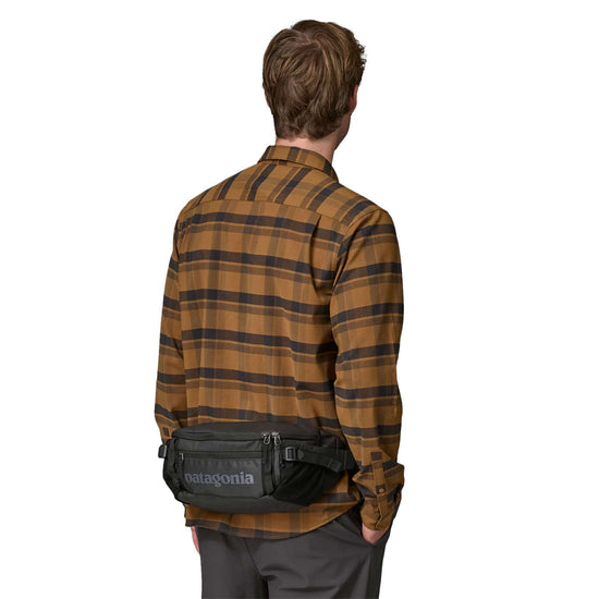 將圖像載入到畫廊查看器中，Patagonia® Black Hole® Waist Pack 5L
