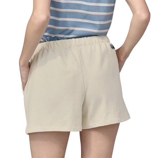 Patagonia®女款 Regenerative Organic Certified™ Cotton Essential Shorts - 4"