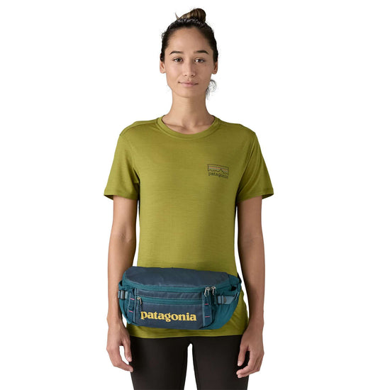 將圖像載入到畫廊查看器中，Patagonia® Black Hole® Waist Pack 5L
