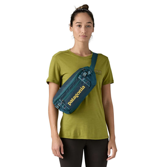 將圖像載入到畫廊查看器中，Patagonia® Black Hole® Waist Pack 5L
