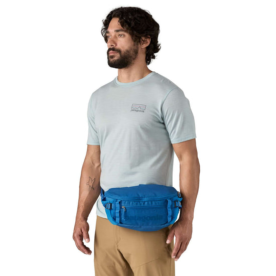 將圖像載入到畫廊查看器中，Patagonia® Black Hole® Waist Pack 5L

