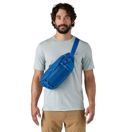 將圖像載入到畫廊查看器中，Patagonia® Black Hole® Waist Pack 5L
